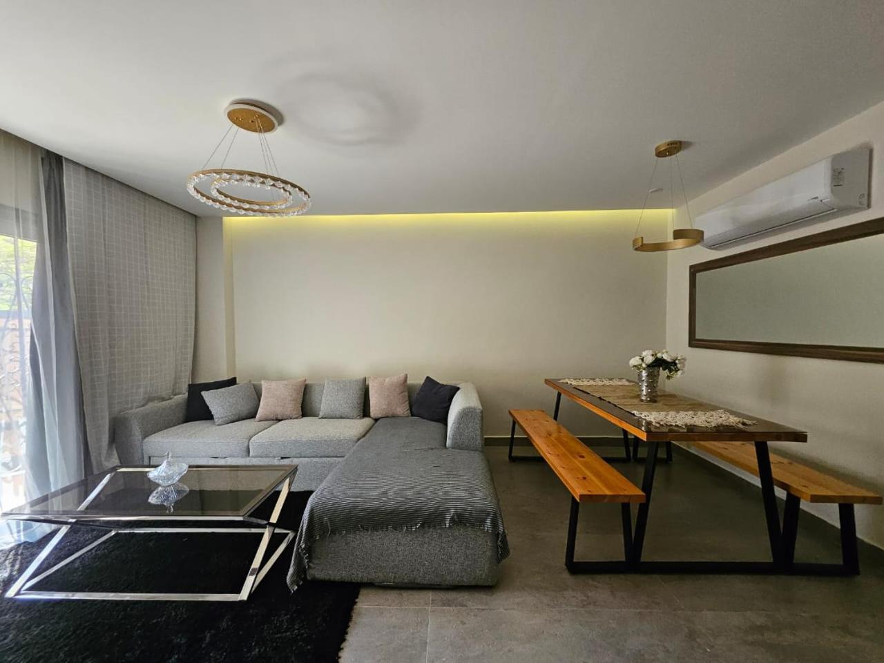 The Luxe Retreat And Uniqueness Apartment